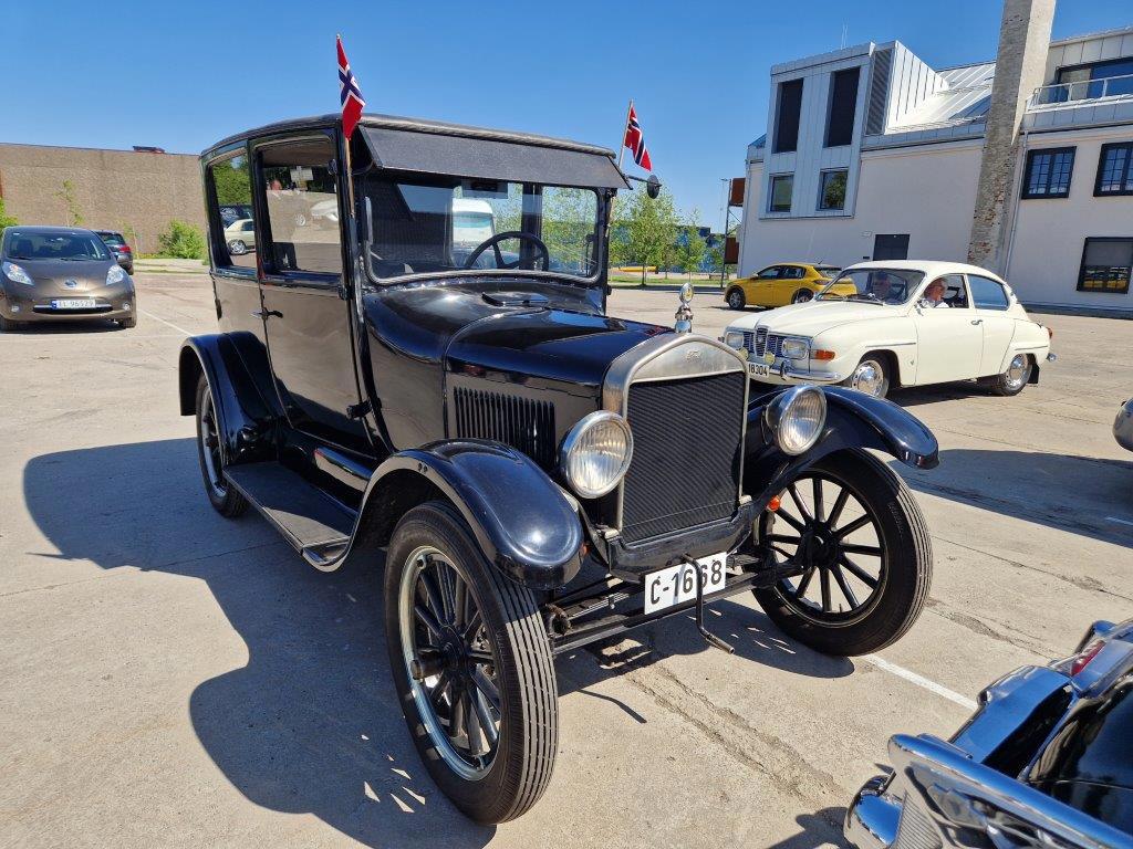 17. mai kortesje i Horten